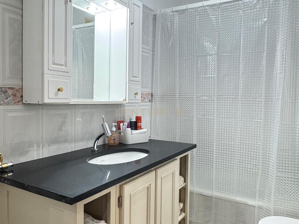 T4 com uma área de 150 m2 localizado em Massamá - Image 7